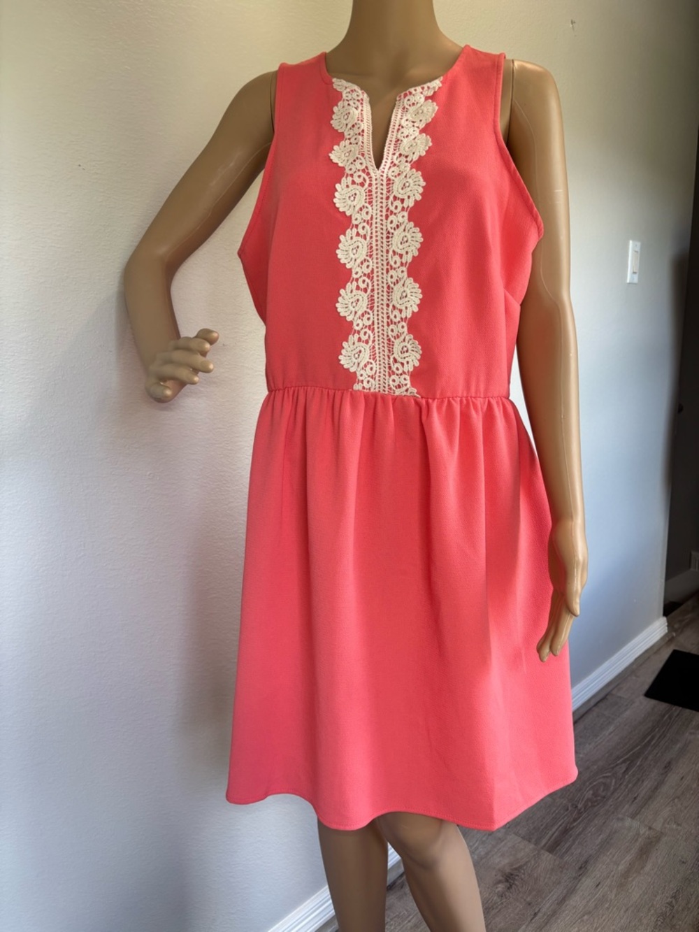 Francesca’s Miami Coral Sleeveless Dress with Ivory Crochet Trim Back zipper NWT - Picture 6 of 16